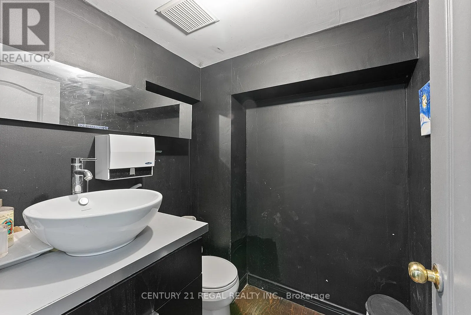 1664 QUEEN STREET W