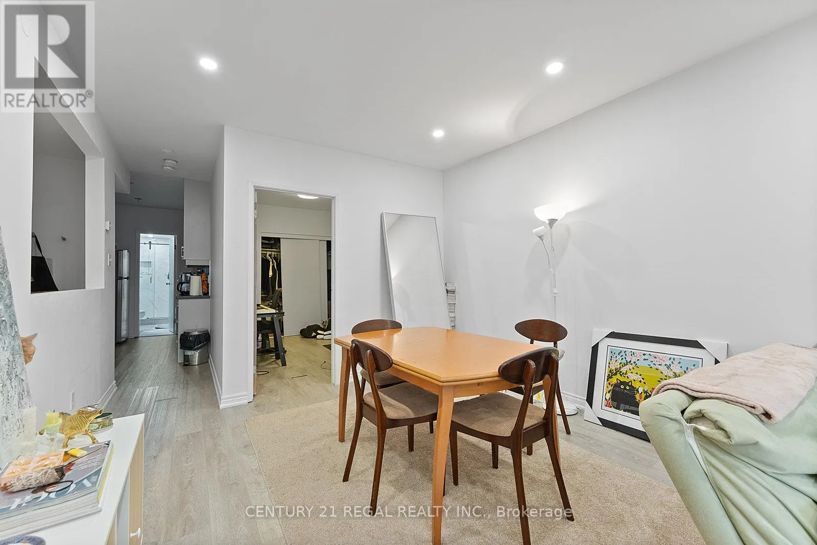 1664 QUEEN STREET W