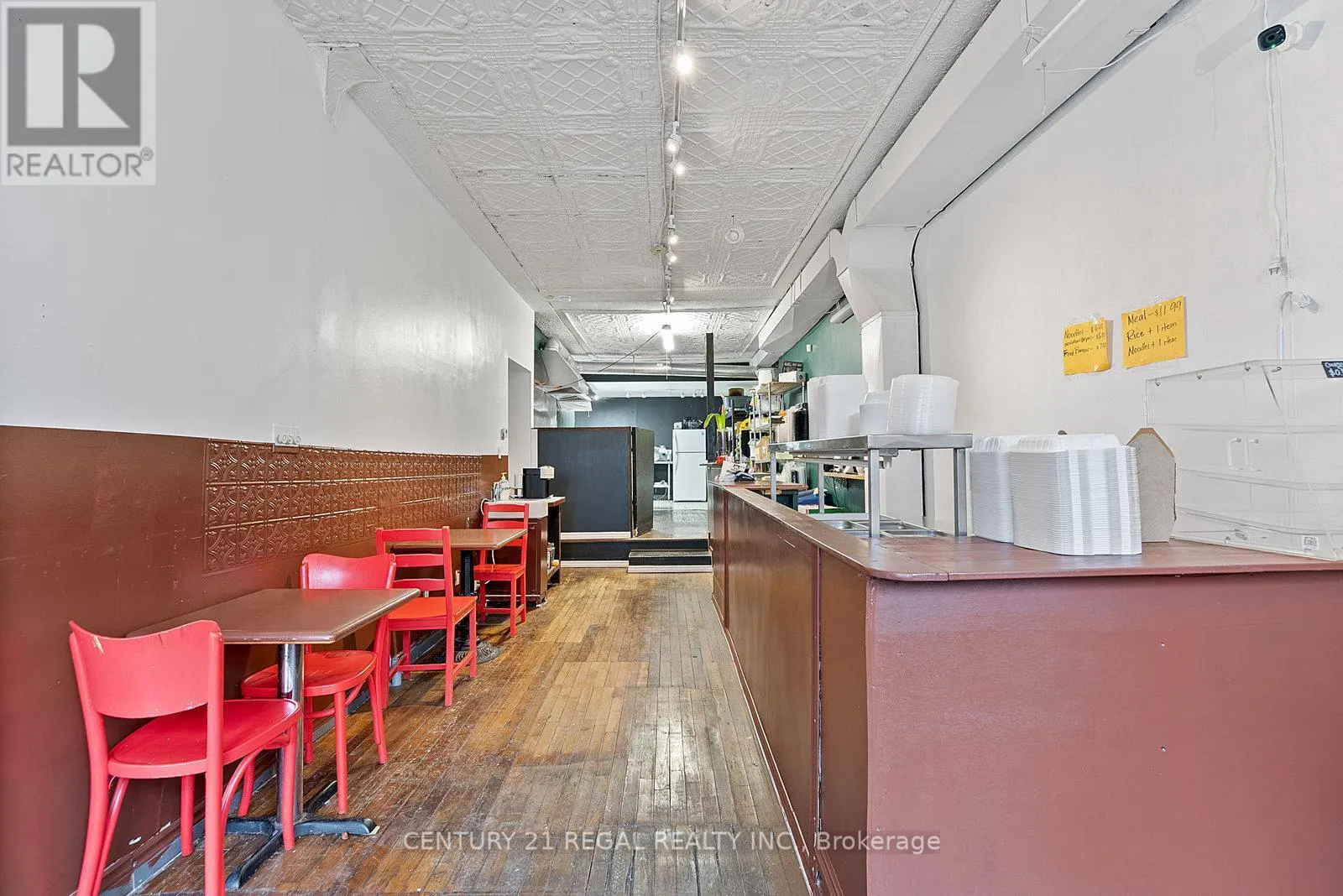 1664 QUEEN STREET W