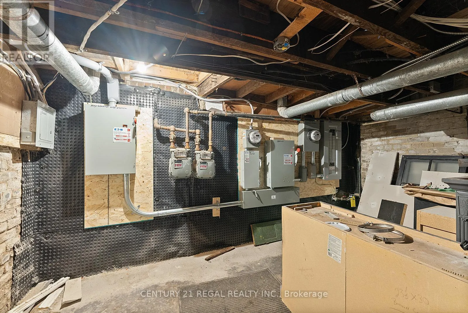 1664 QUEEN STREET W