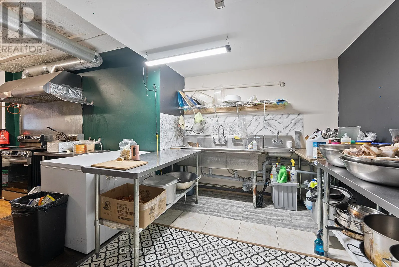 1664 QUEEN STREET W