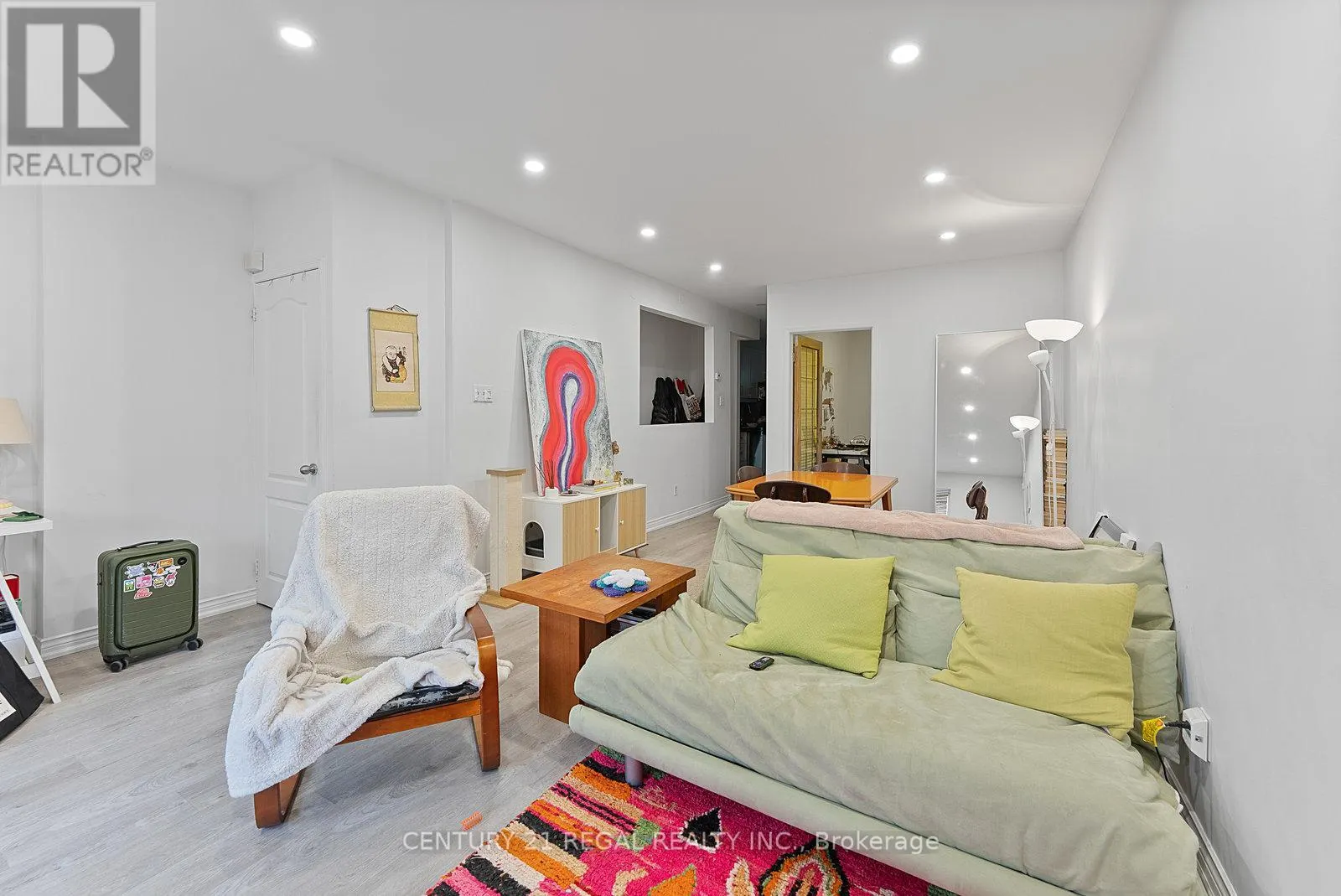 1664 QUEEN STREET W