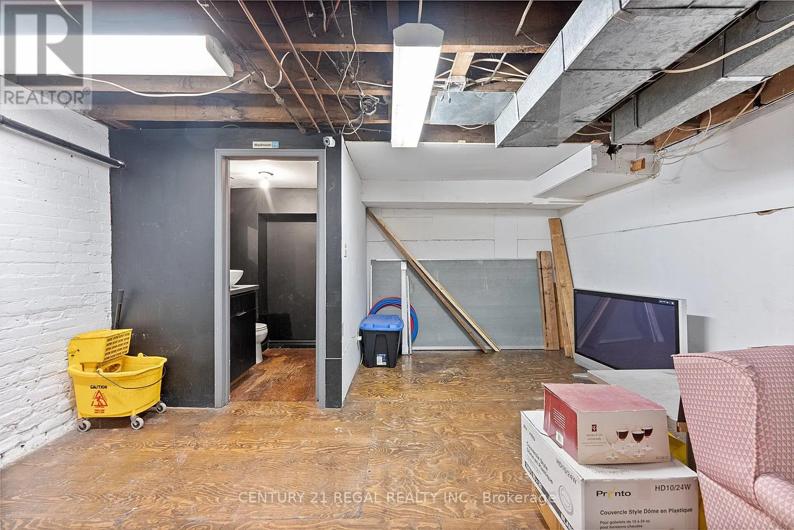 1664 QUEEN STREET W