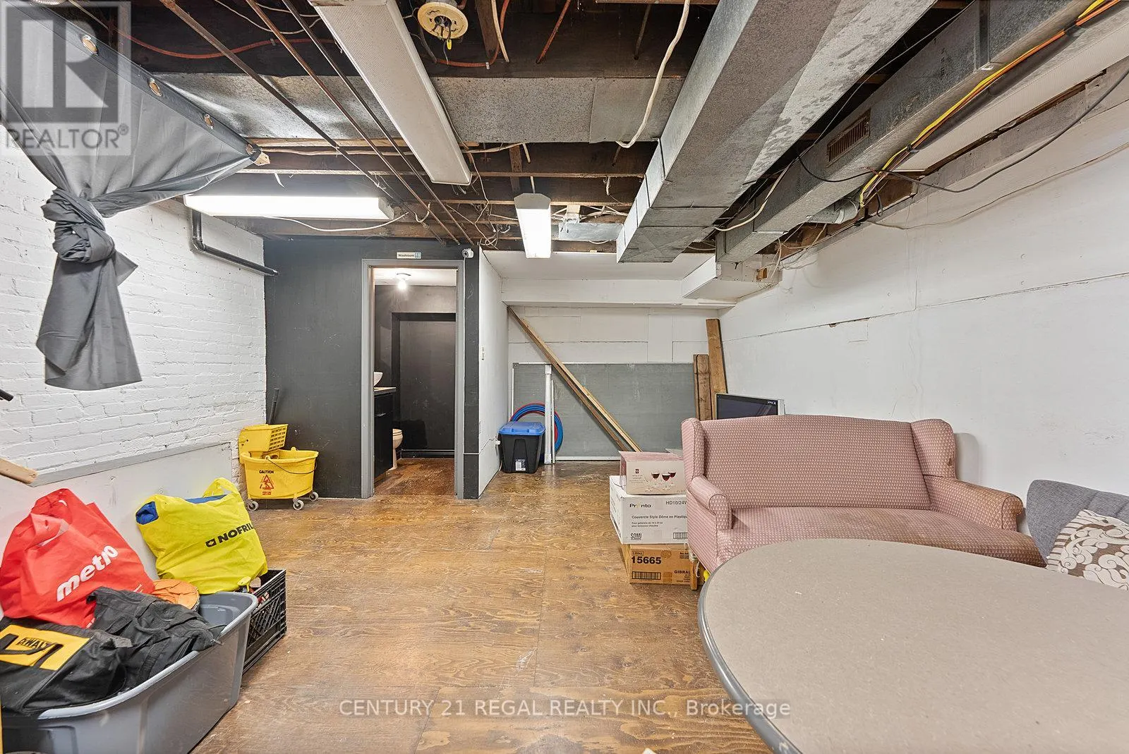1664 QUEEN STREET W