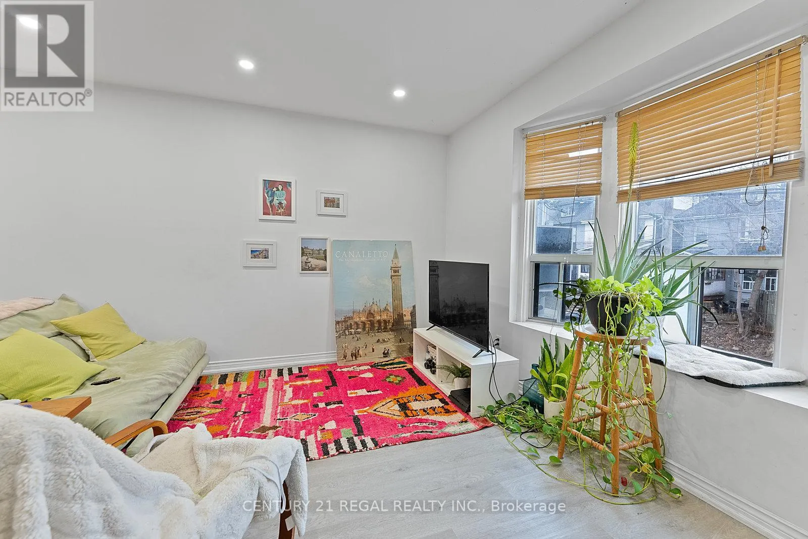 1664 QUEEN STREET W