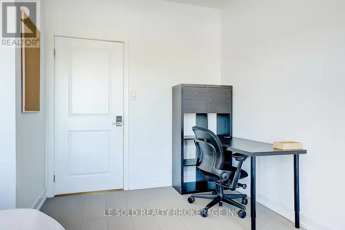 2ND FLOOR ROOM #2W - 89 FREDERICK TISDALE DRIVE
