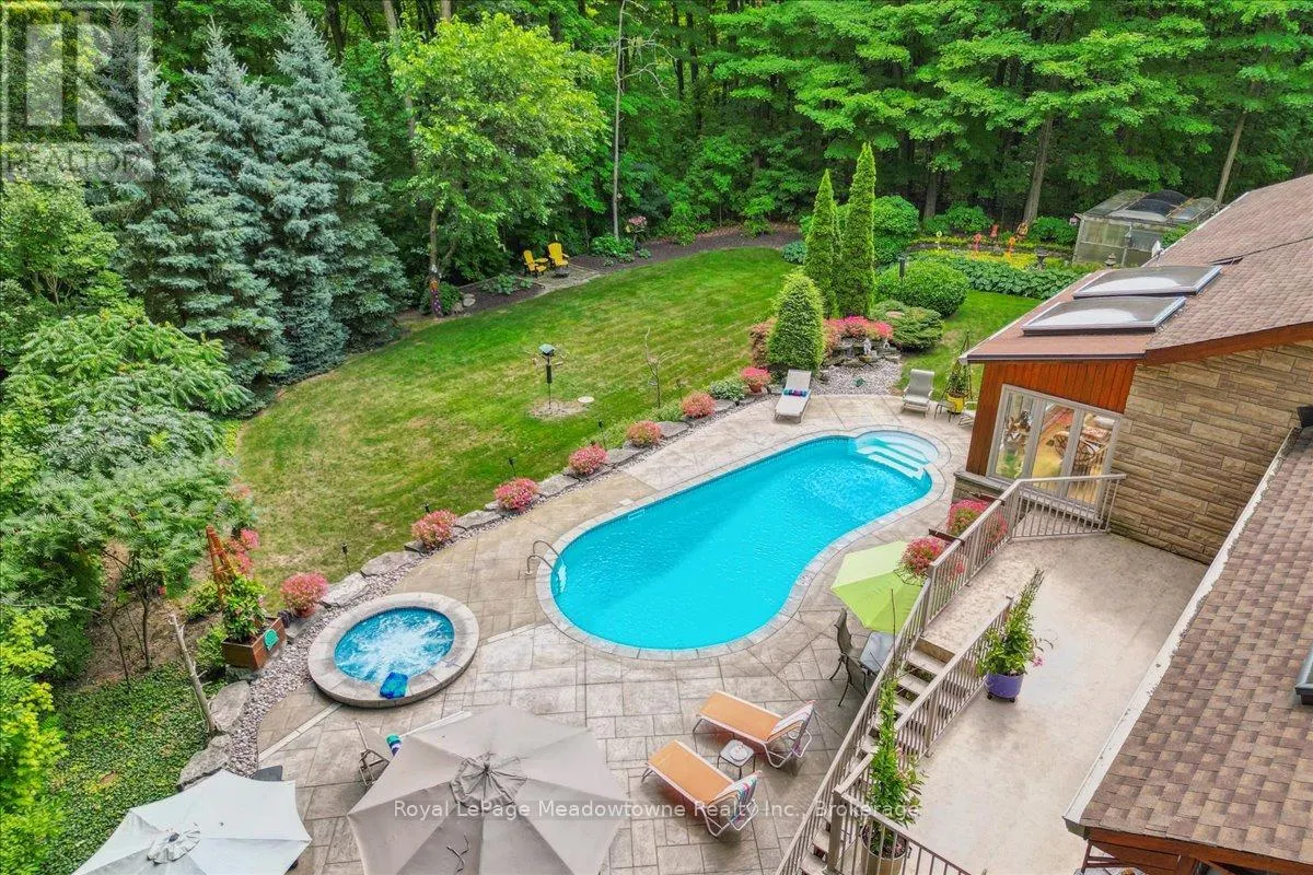 5590 STEELES AVENUE W