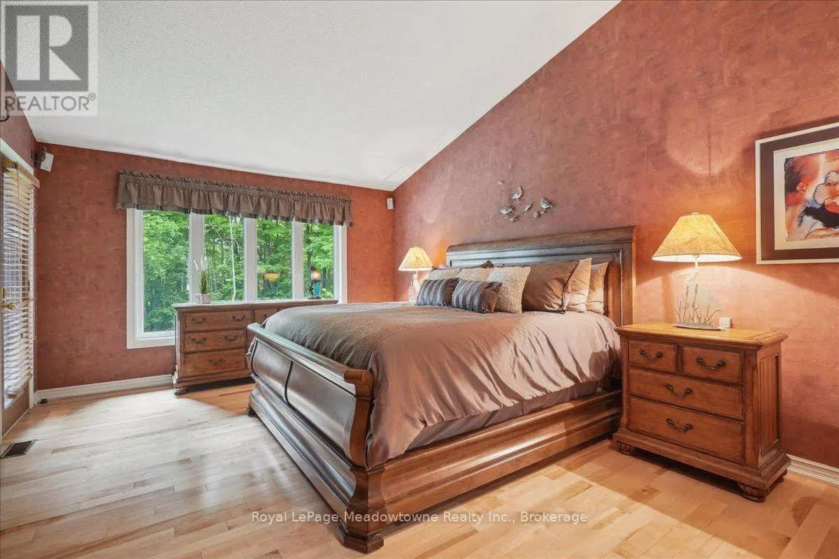5590 STEELES AVENUE W