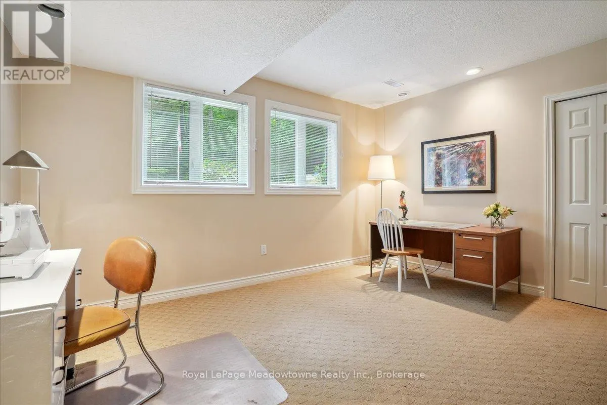 5590 STEELES AVENUE W