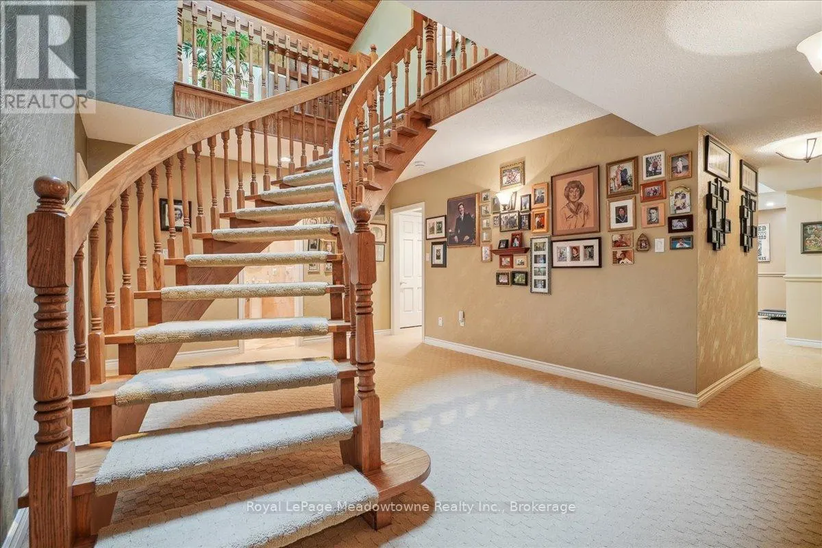 5590 STEELES AVENUE W