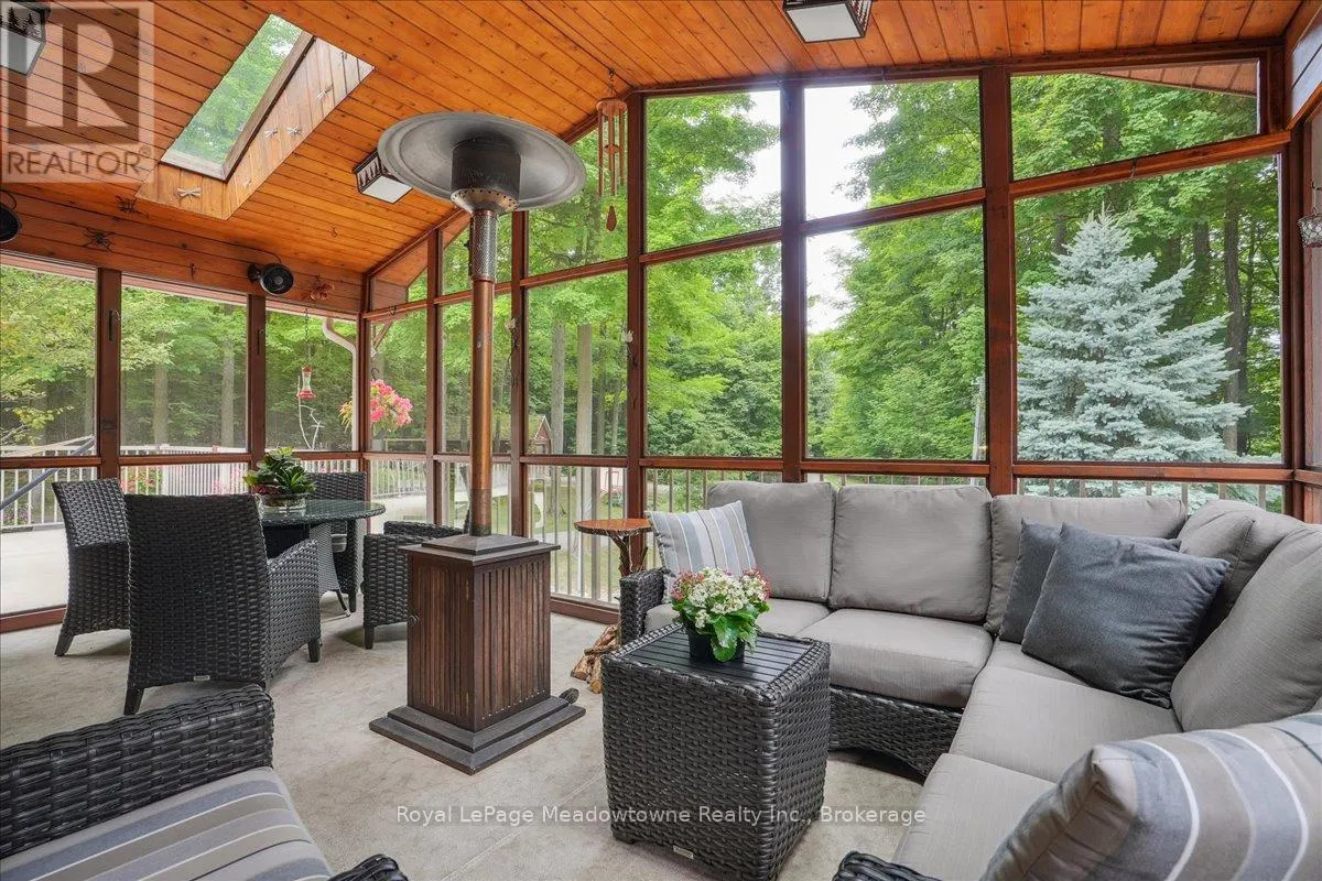 5590 STEELES AVENUE W