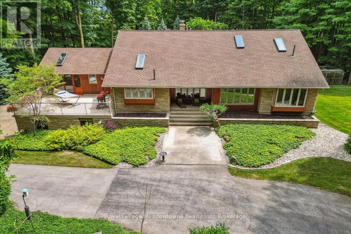5590 STEELES AVENUE W