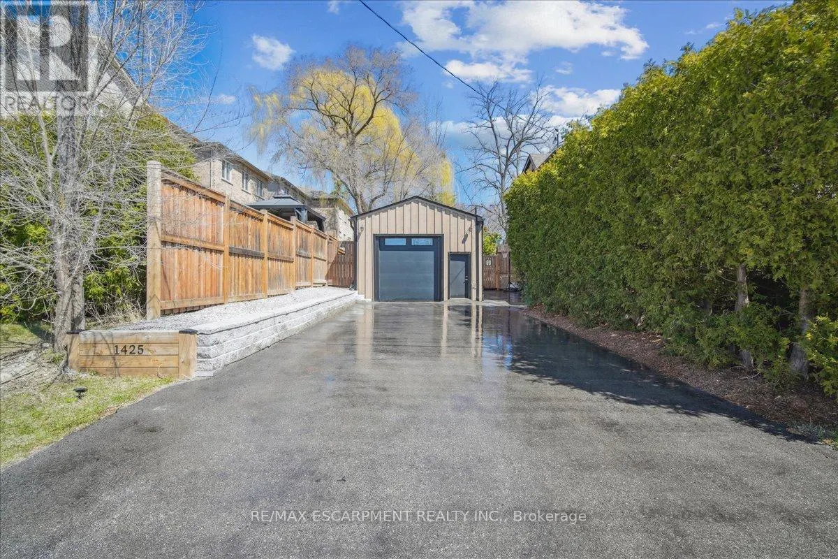 1425 PLAINS ROAD W