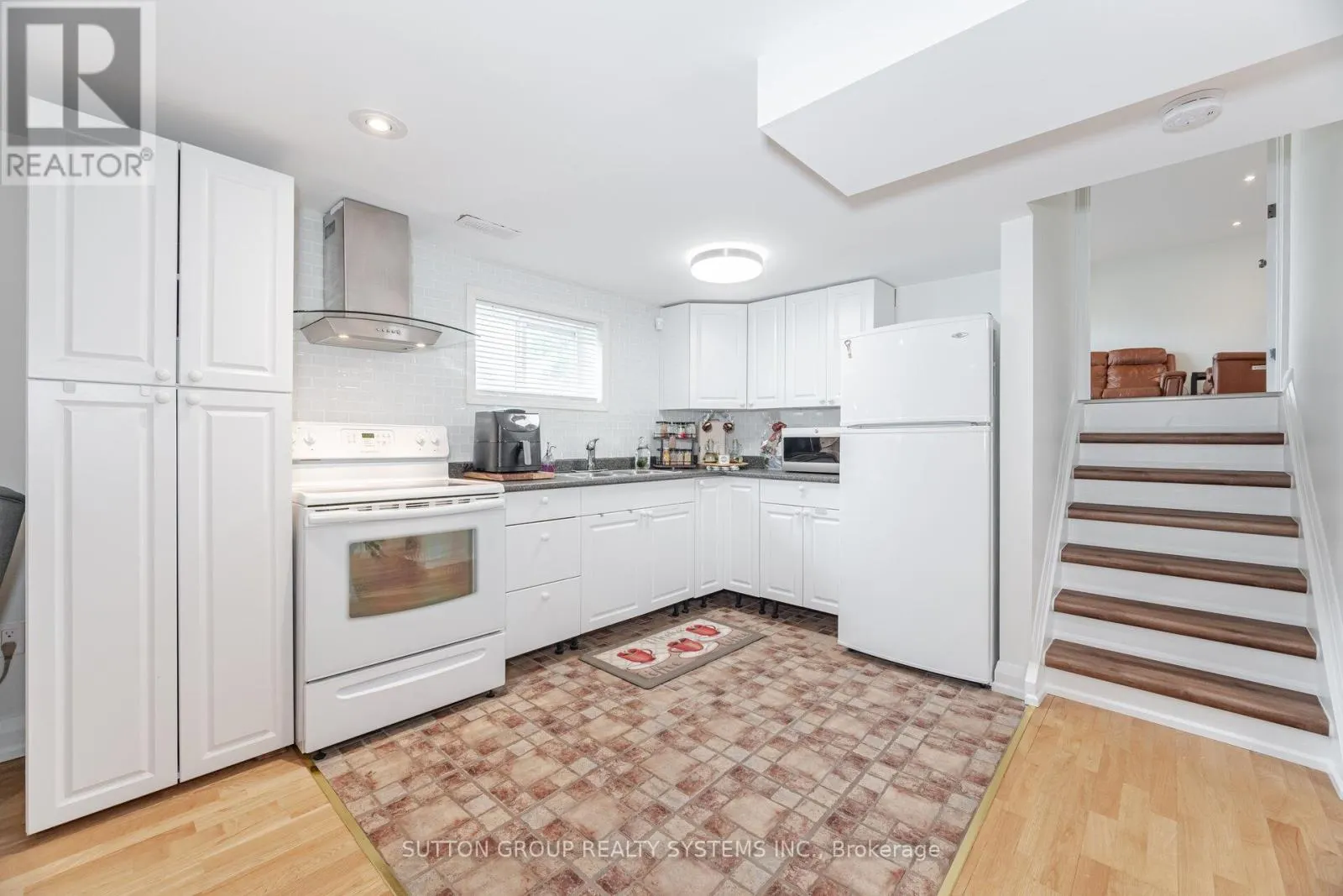 175 CONNAUGHT CRESCENT