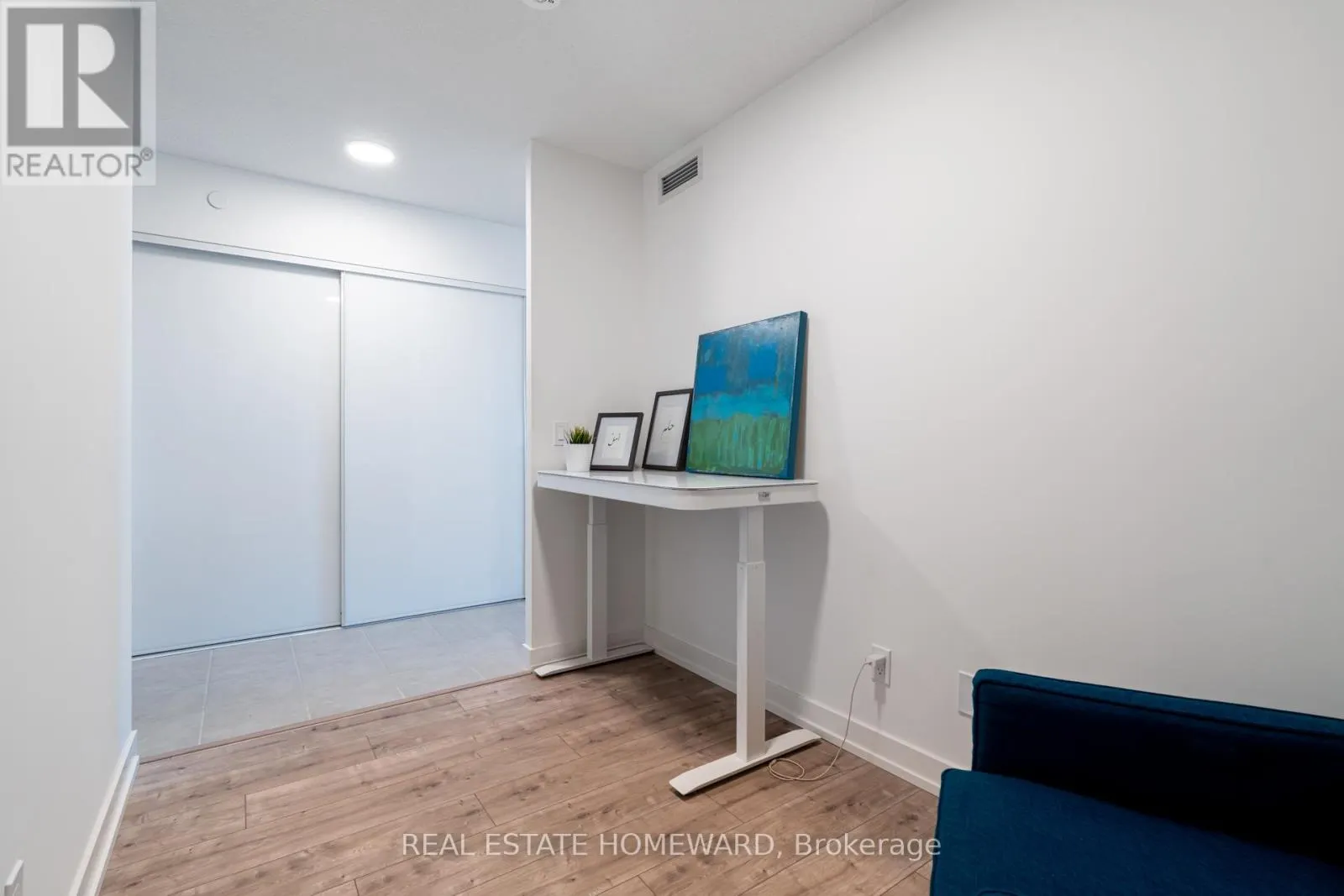 1204 - 10 WILBY CRESCENT