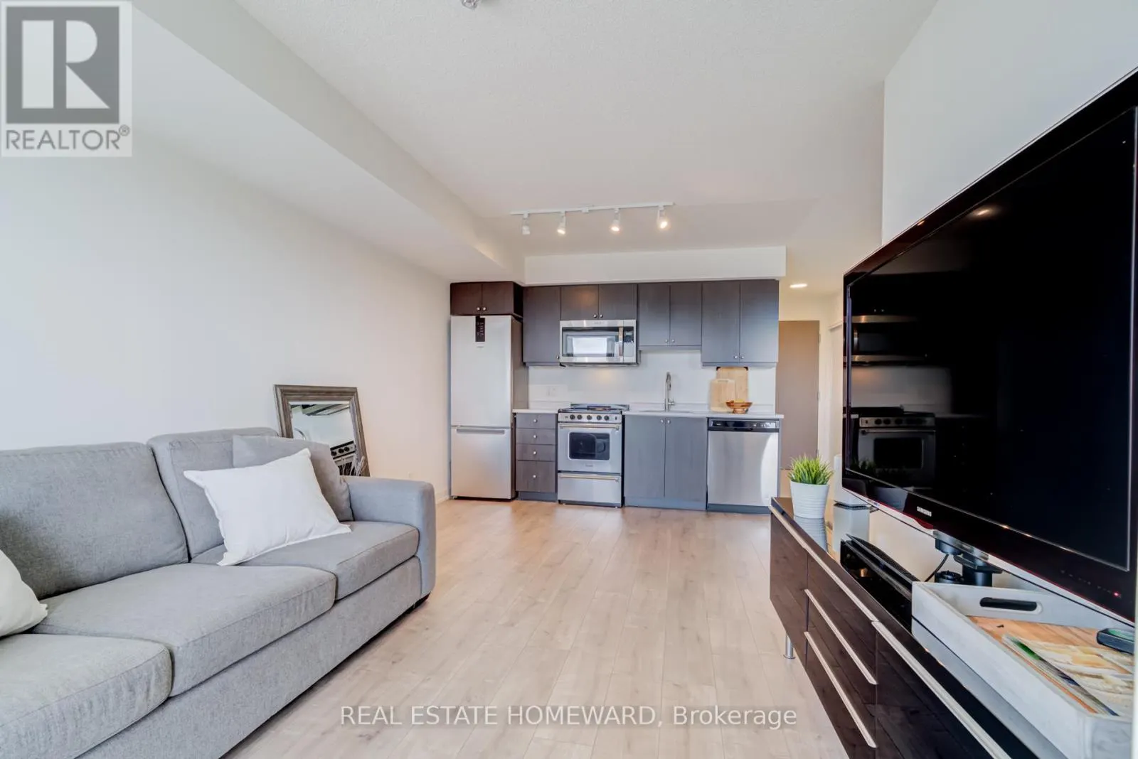 1204 - 10 WILBY CRESCENT
