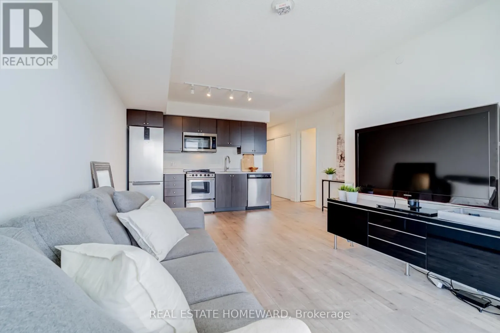 1204 - 10 WILBY CRESCENT