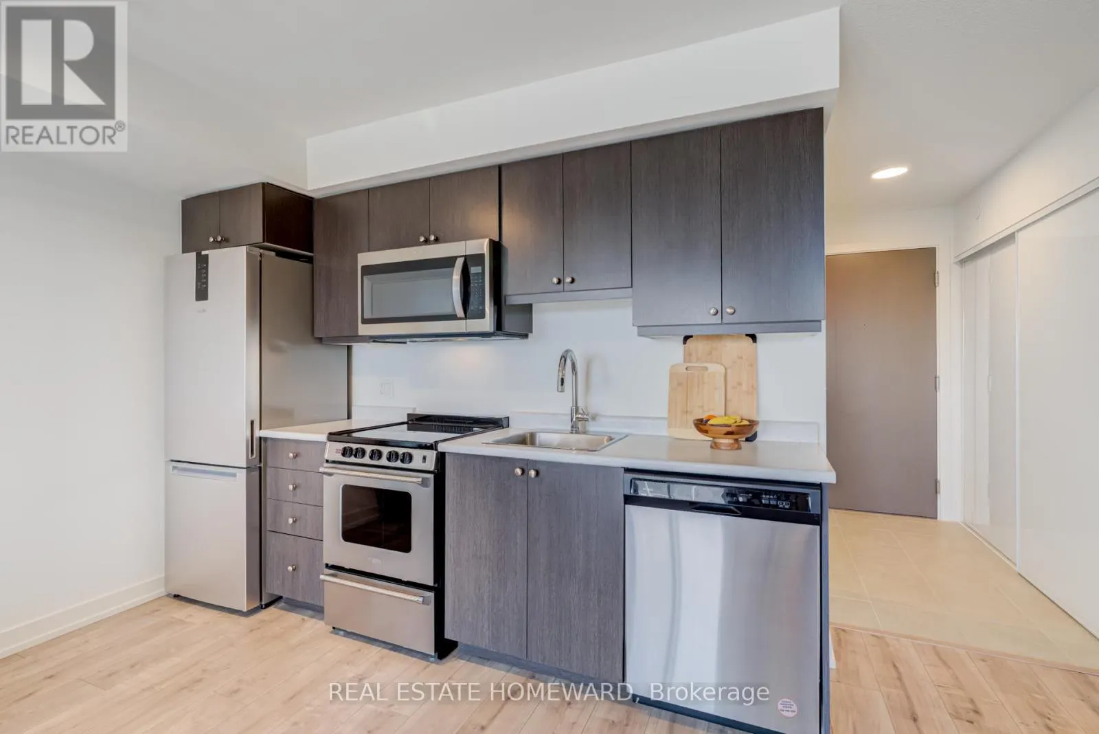 1204 - 10 WILBY CRESCENT