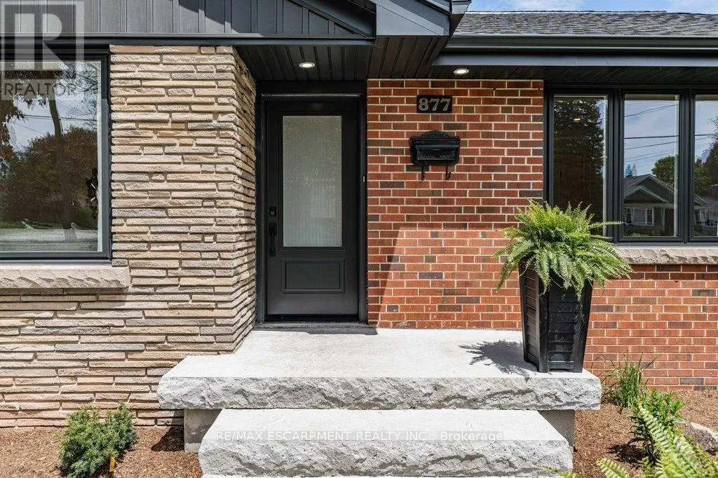 877 CONDOR DRIVE