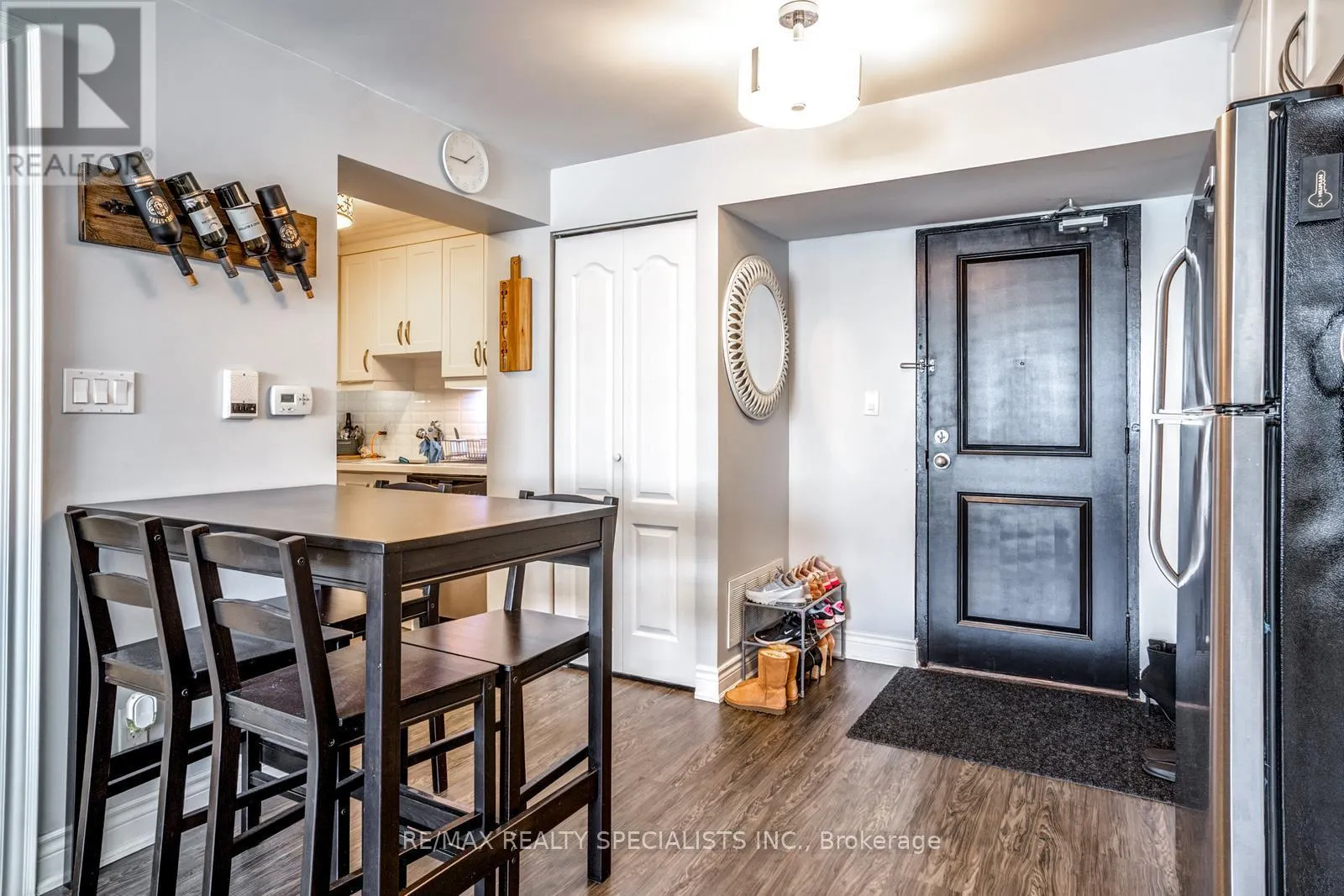 6 BRANT AVENUE