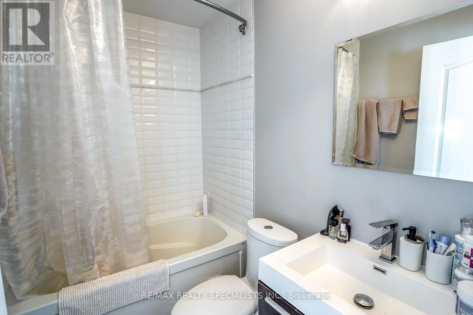 6 BRANT AVENUE