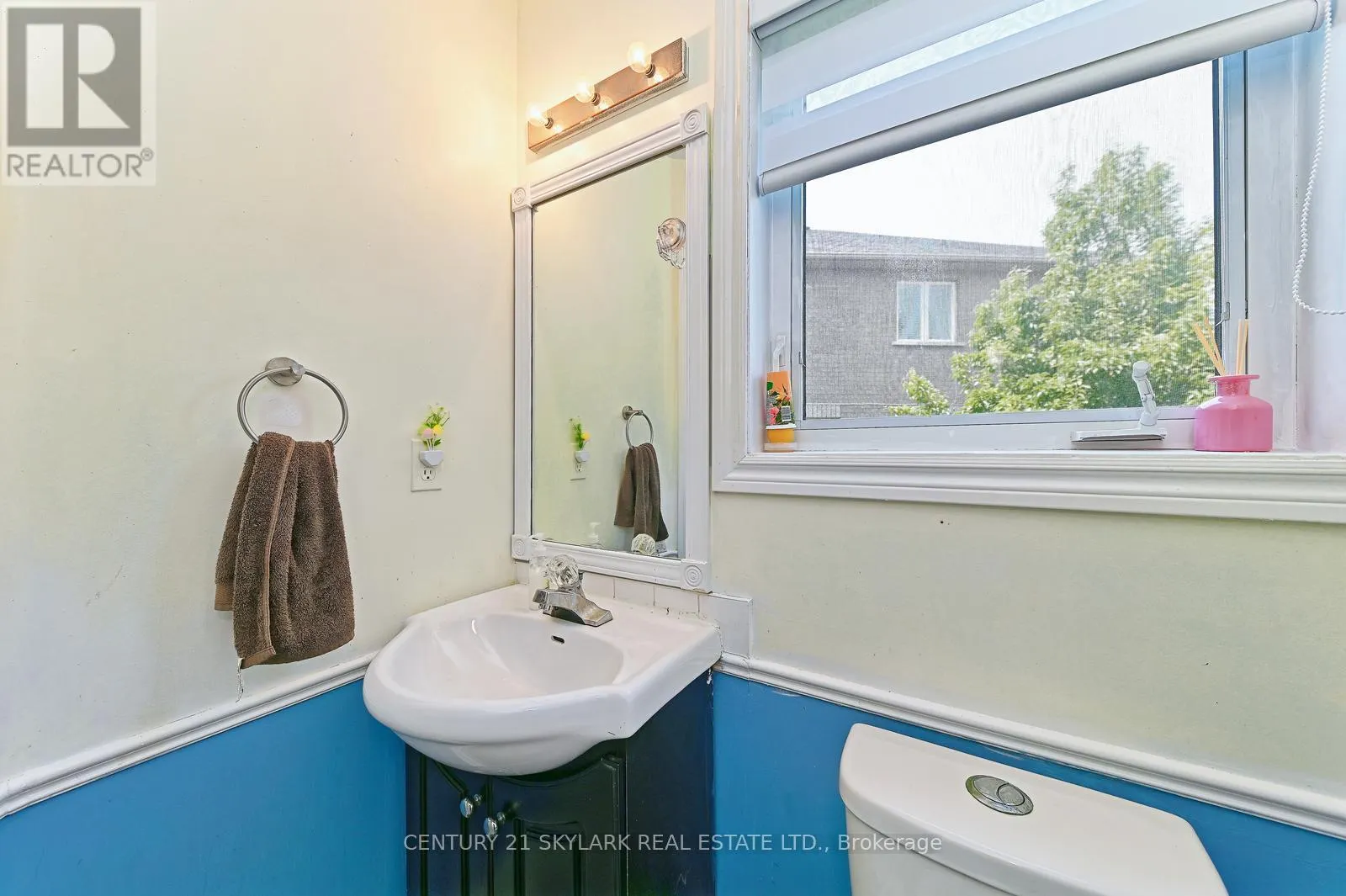 31 TODMORDEN DRIVE