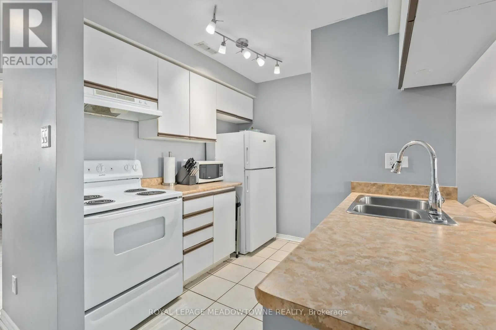 24 - 42A STEWART MACLAREN ROAD