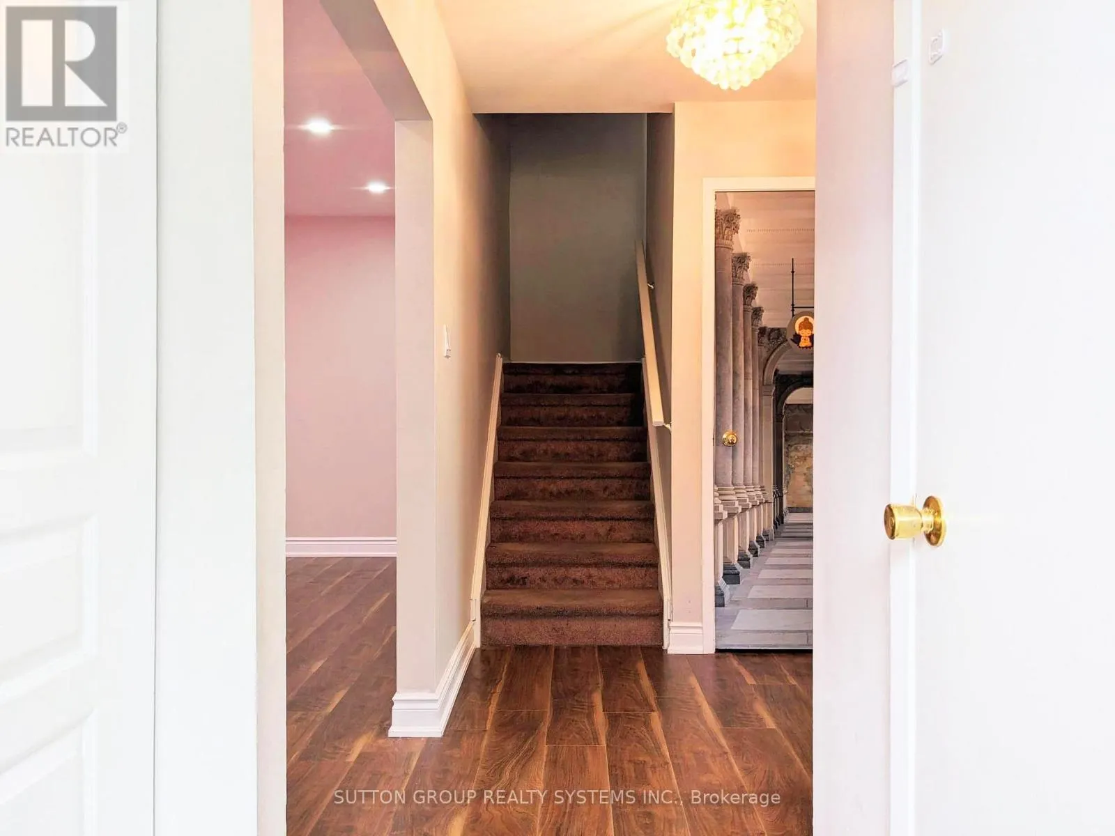 33 EARLSDALE CRESCENT