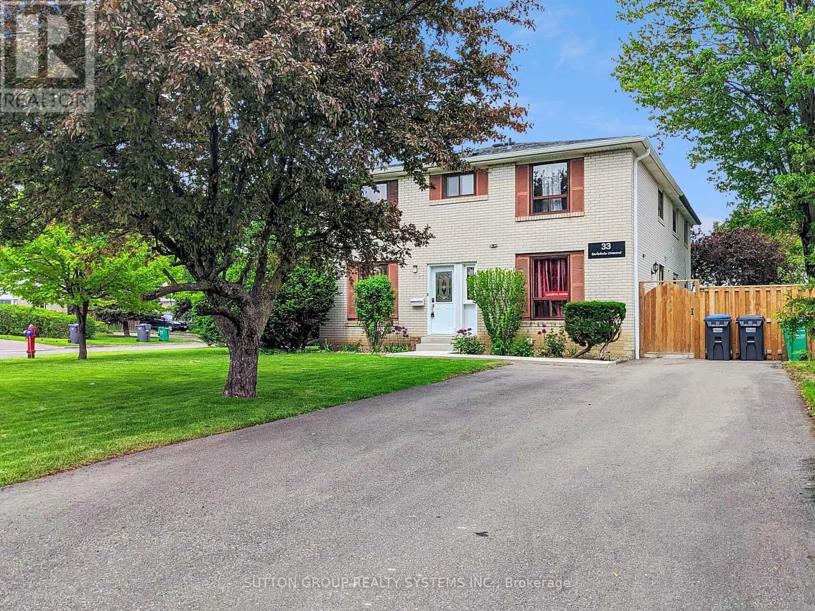 33 EARLSDALE CRESCENT