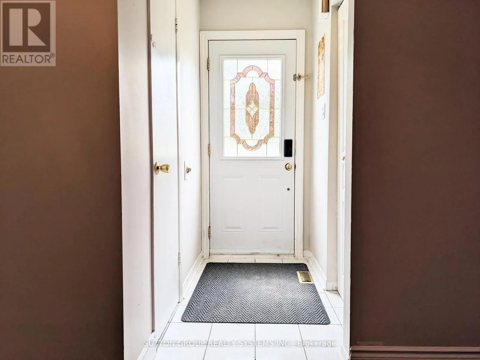 33 EARLSDALE CRESCENT