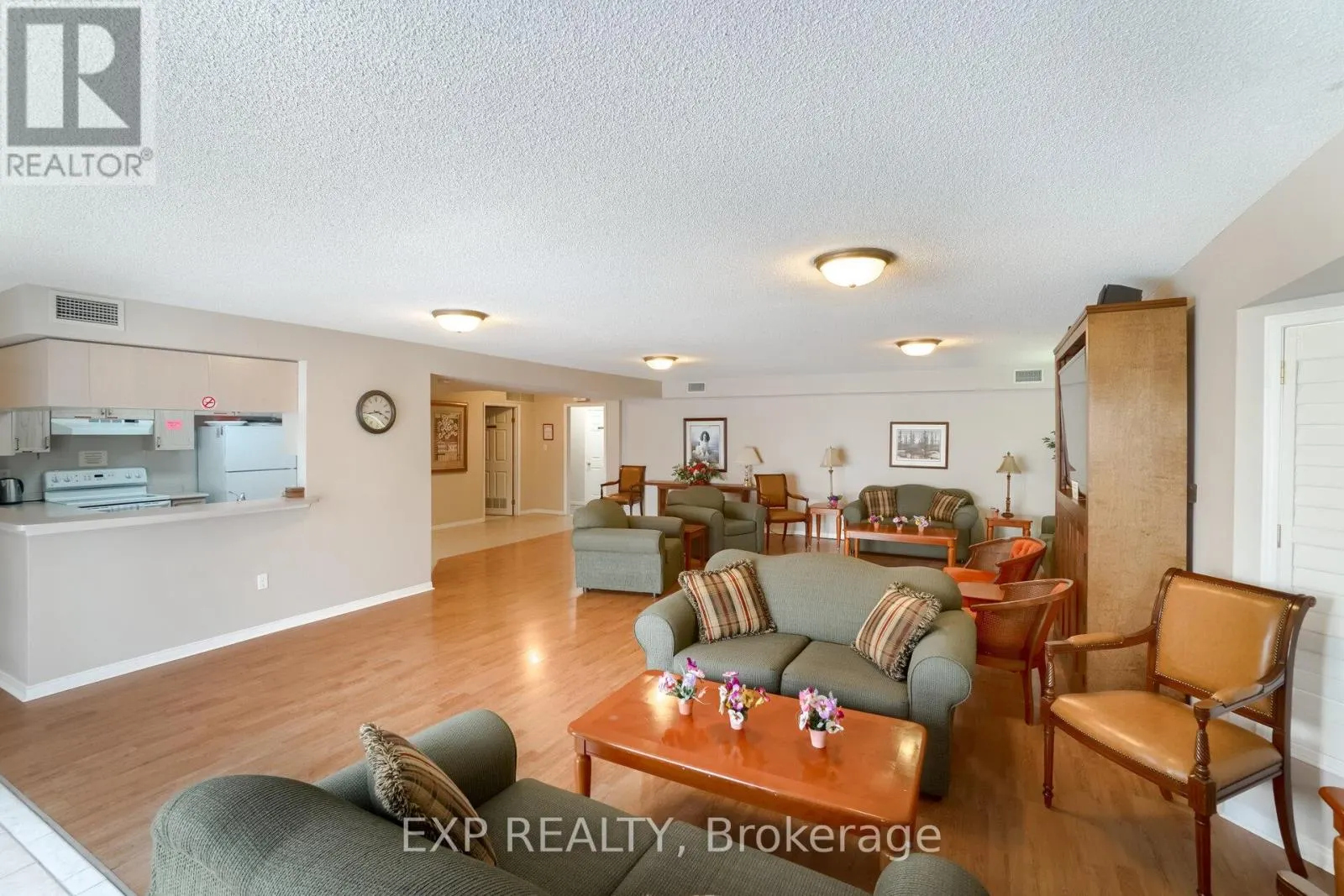 A304 - 216 PLAINS ROAD W