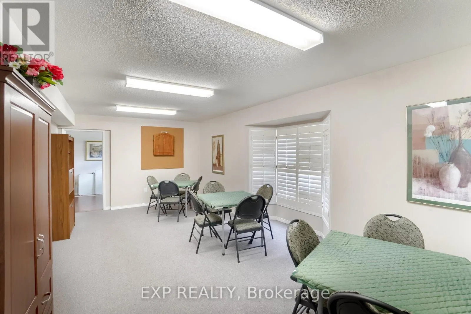 A304 - 216 PLAINS ROAD W