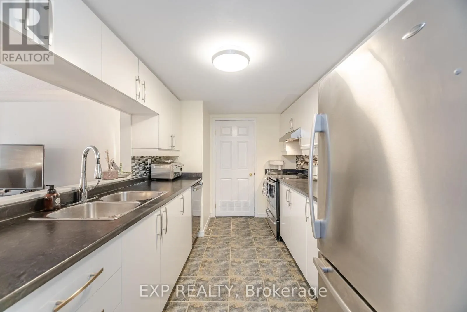 A304 - 216 PLAINS ROAD W