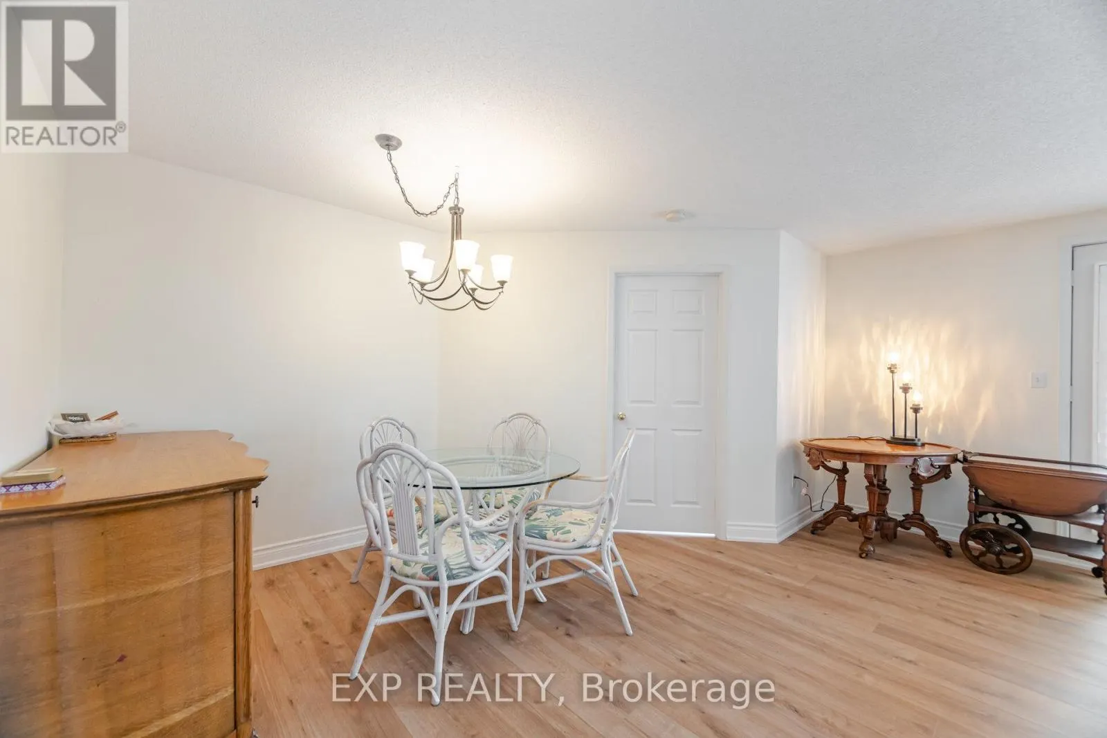 A304 - 216 PLAINS ROAD W