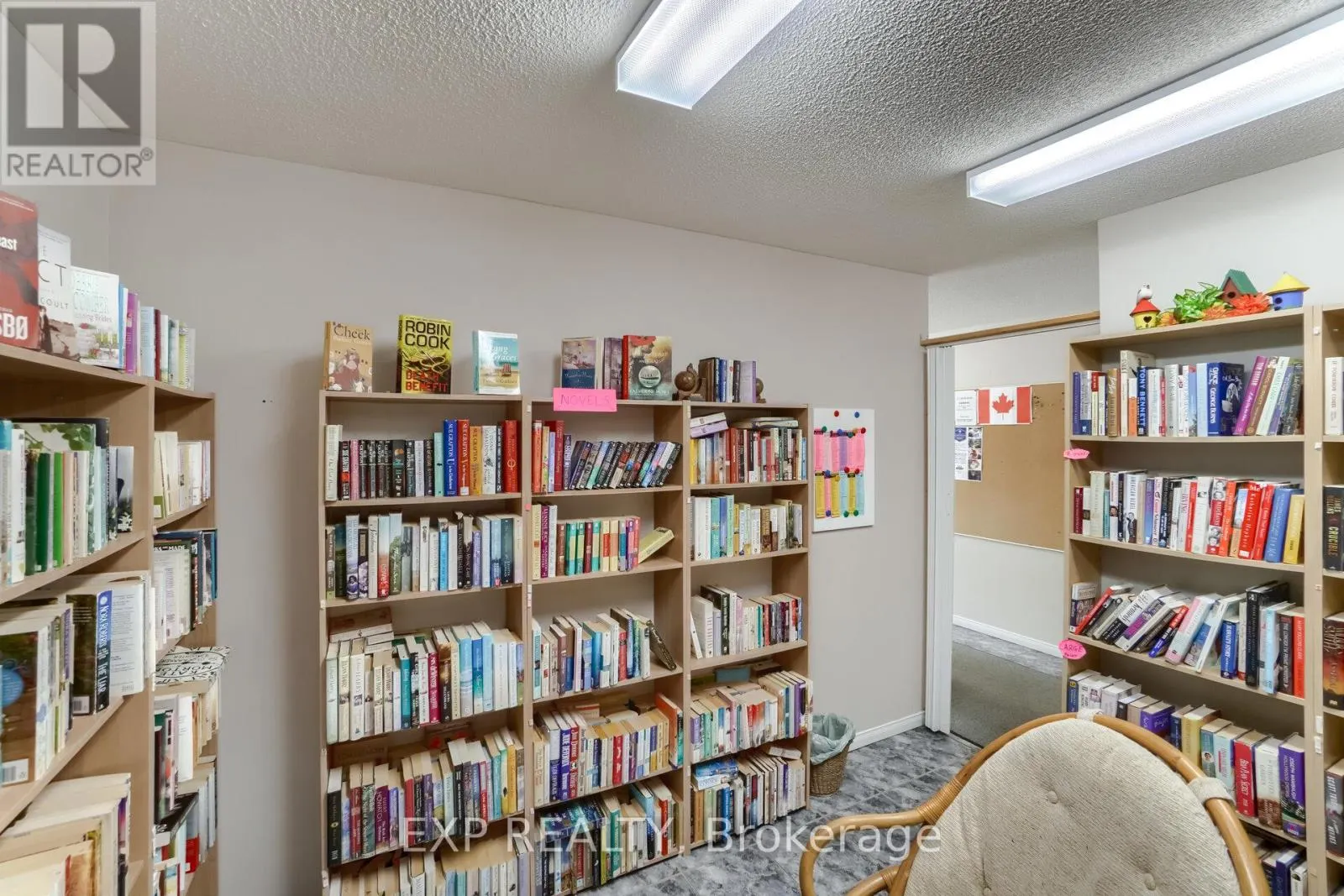 A304 - 216 PLAINS ROAD W