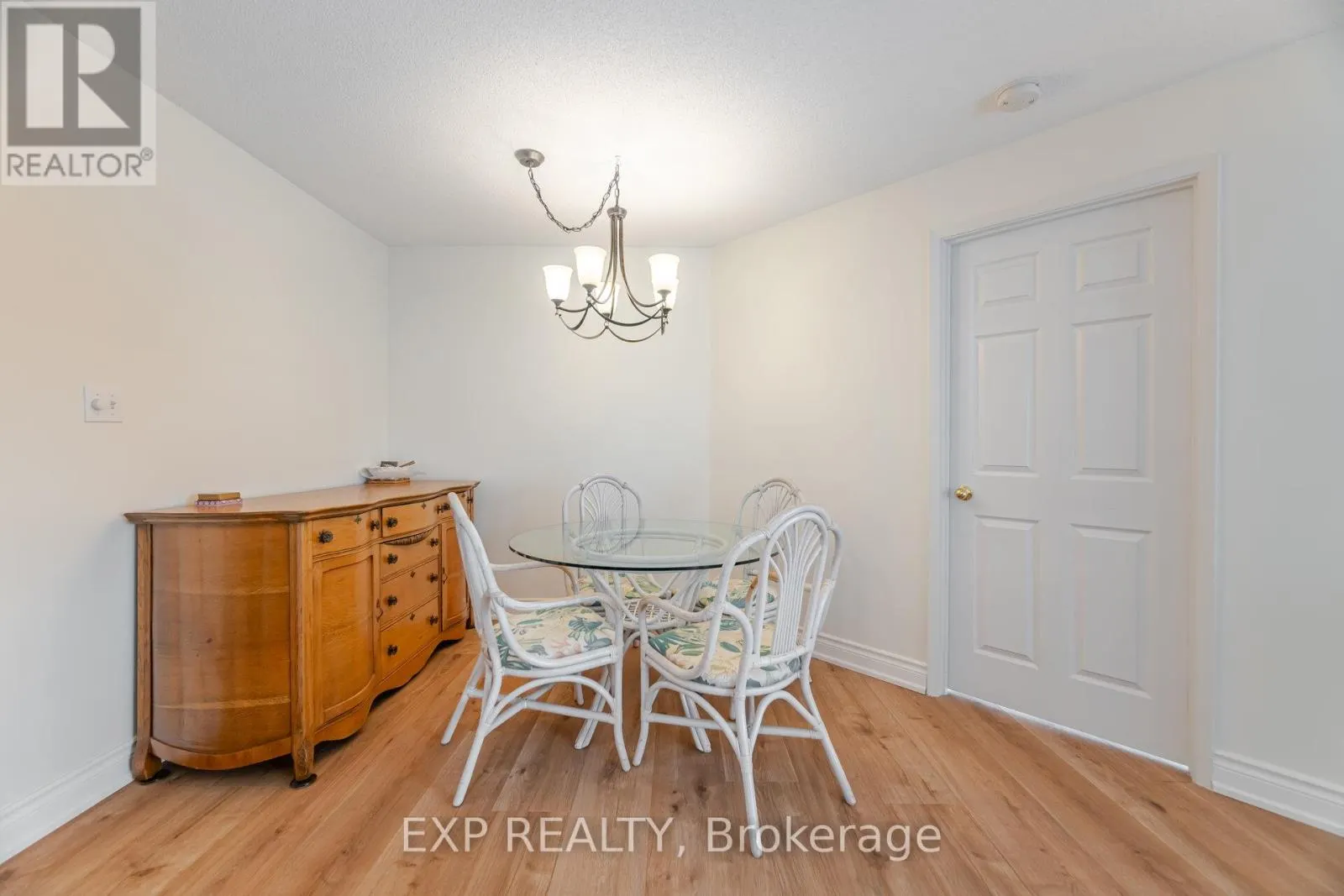 A304 - 216 PLAINS ROAD W