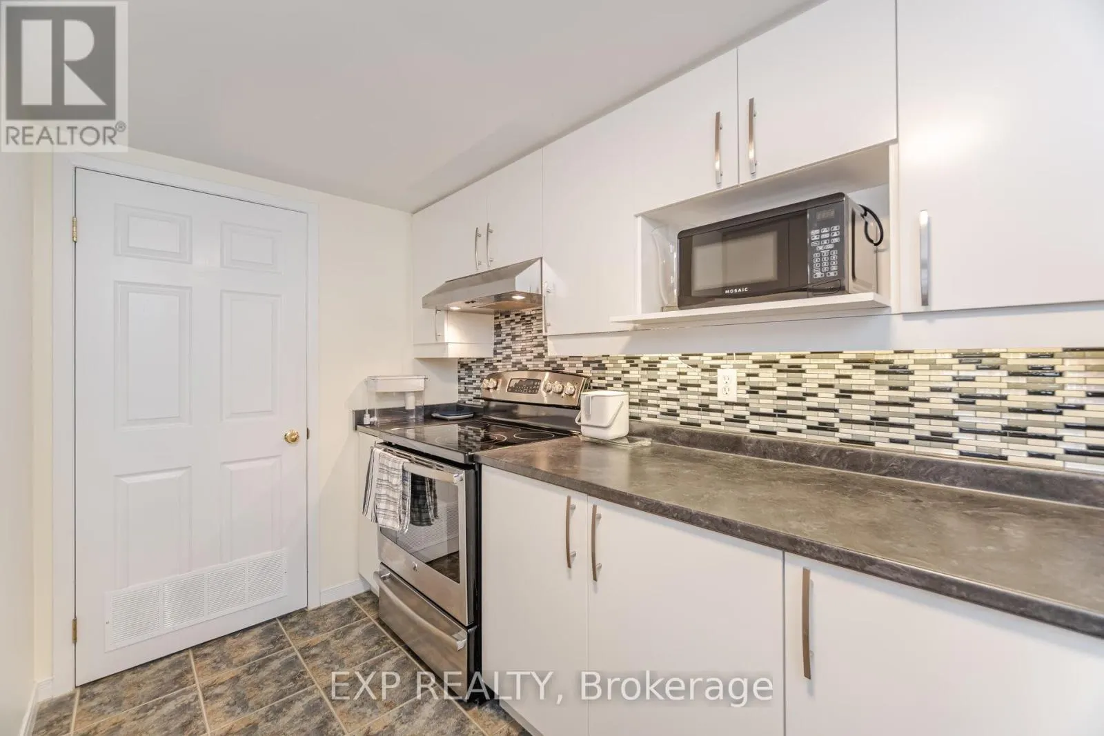 A304 - 216 PLAINS ROAD W