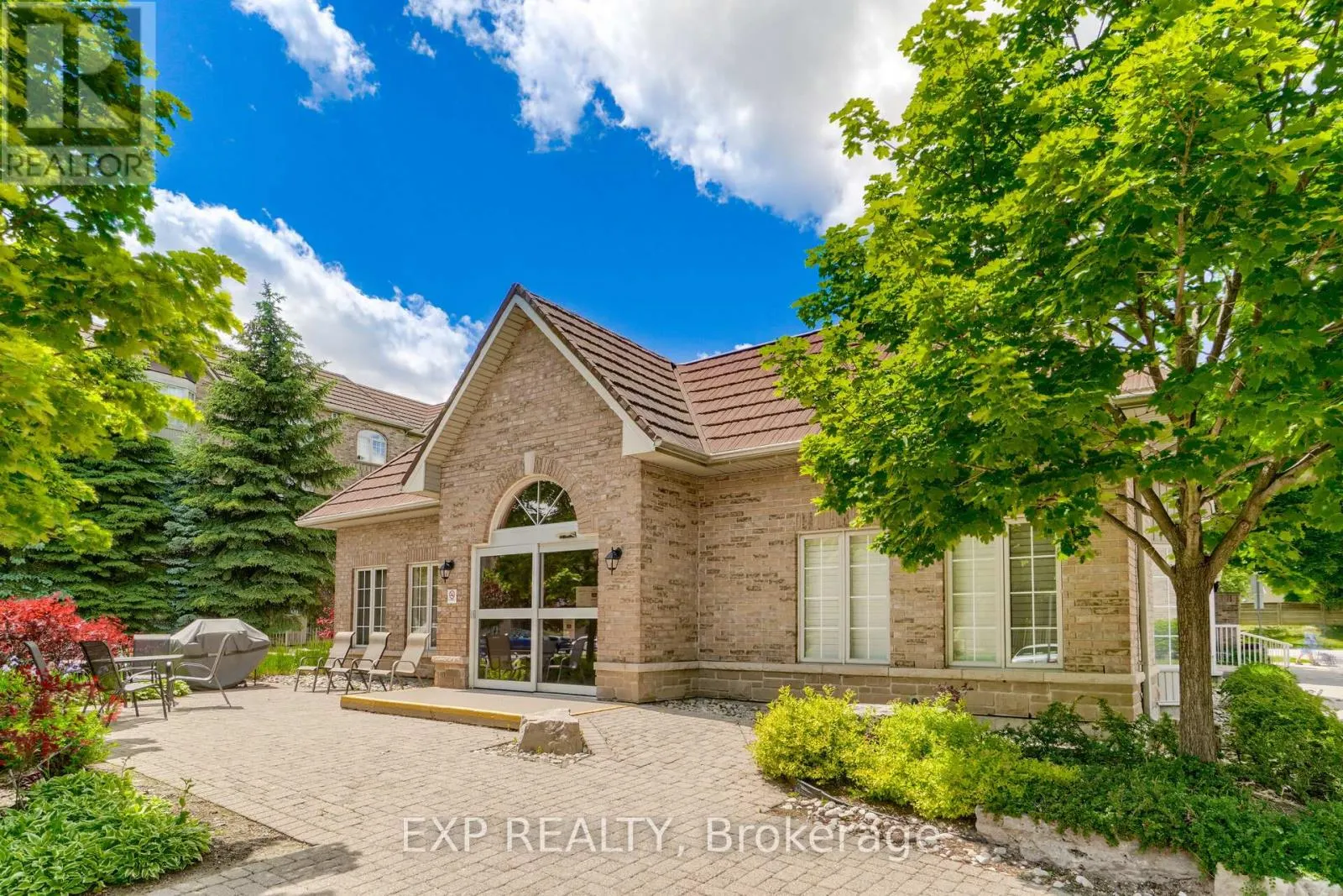 A304 - 216 PLAINS ROAD W