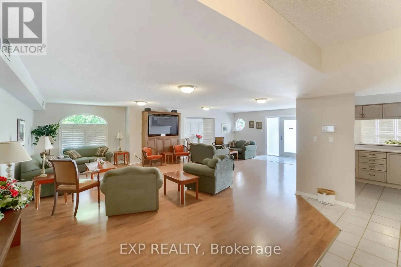 A304 - 216 PLAINS ROAD W