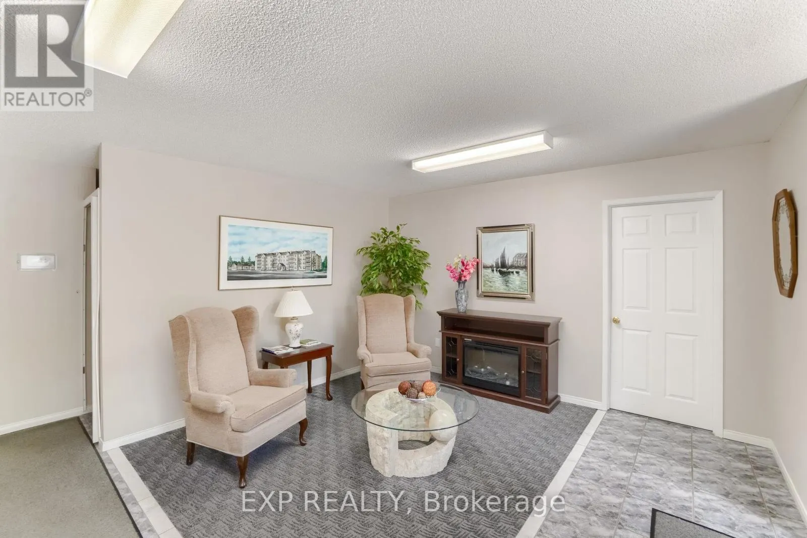 A304 - 216 PLAINS ROAD W