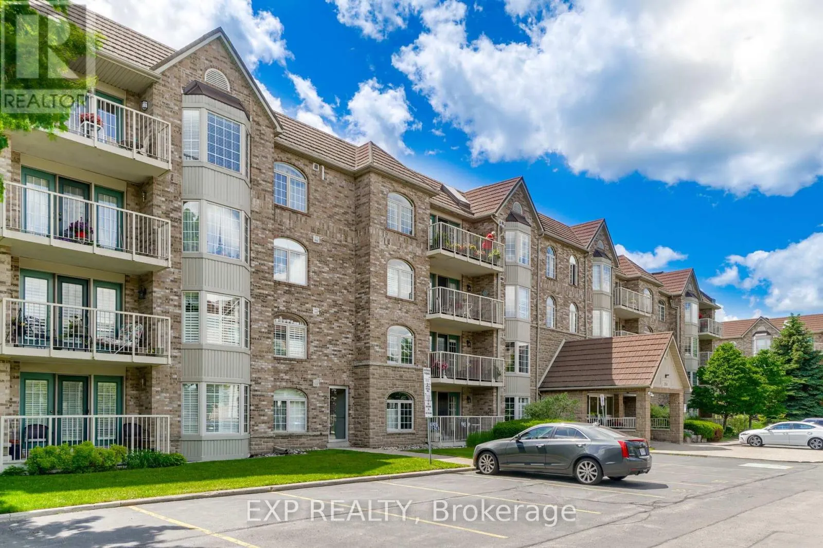 A304 - 216 PLAINS ROAD W