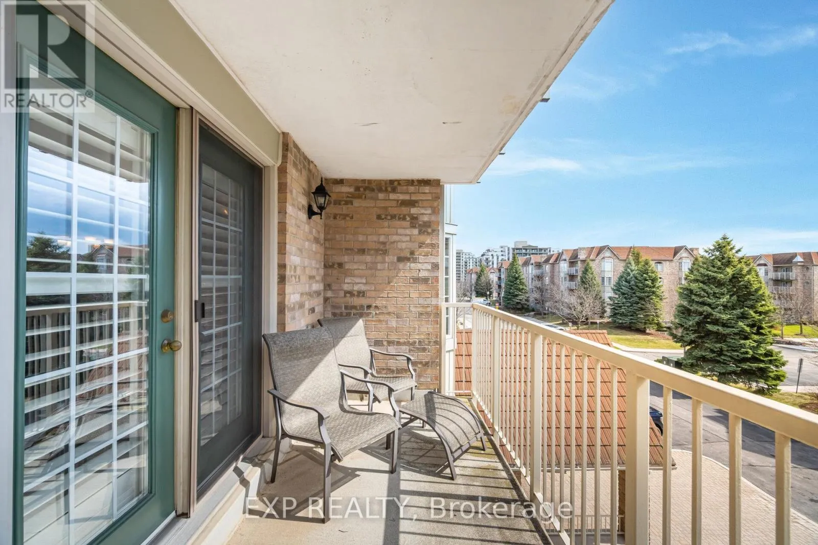 A304 - 216 PLAINS ROAD W