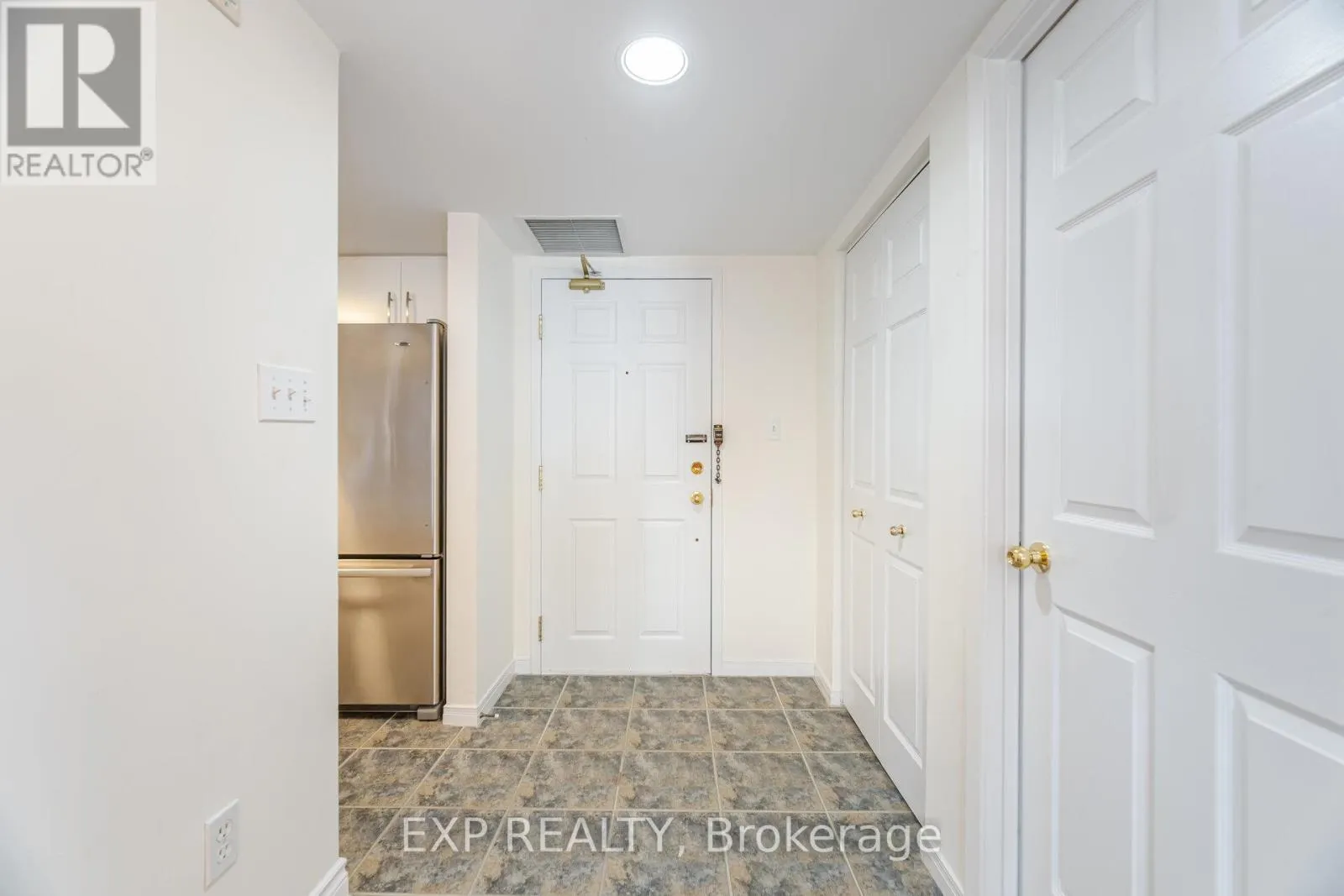 A304 - 216 PLAINS ROAD W