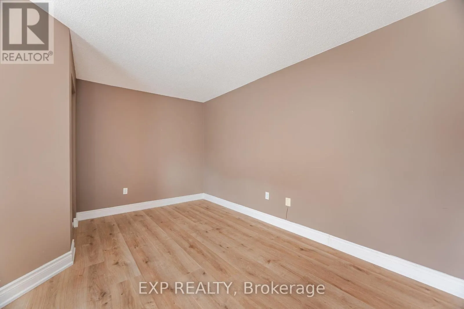 A304 - 216 PLAINS ROAD W