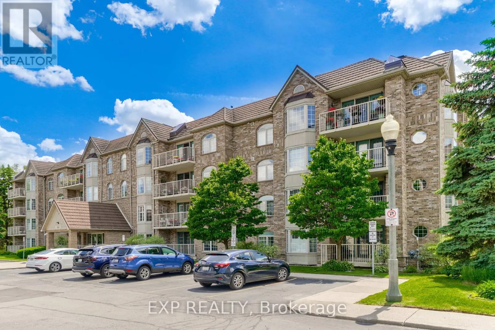 A304 - 216 PLAINS ROAD W
