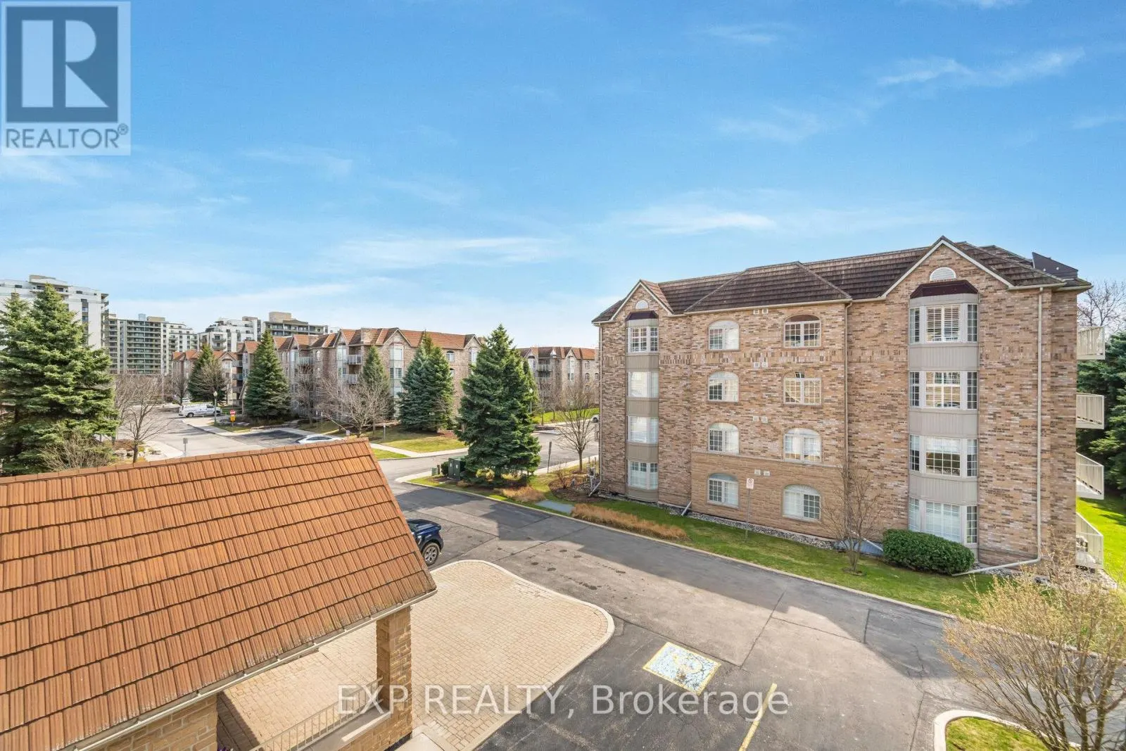A304 - 216 PLAINS ROAD W