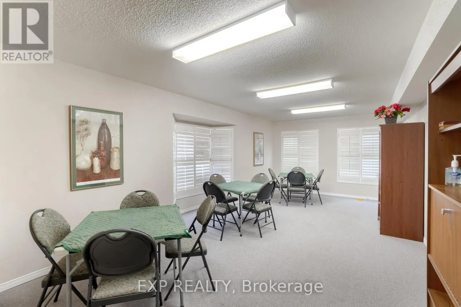 A304 - 216 PLAINS ROAD W