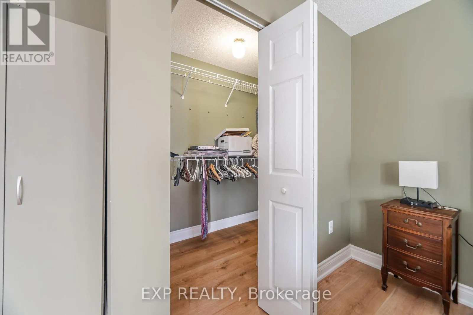 A304 - 216 PLAINS ROAD W
