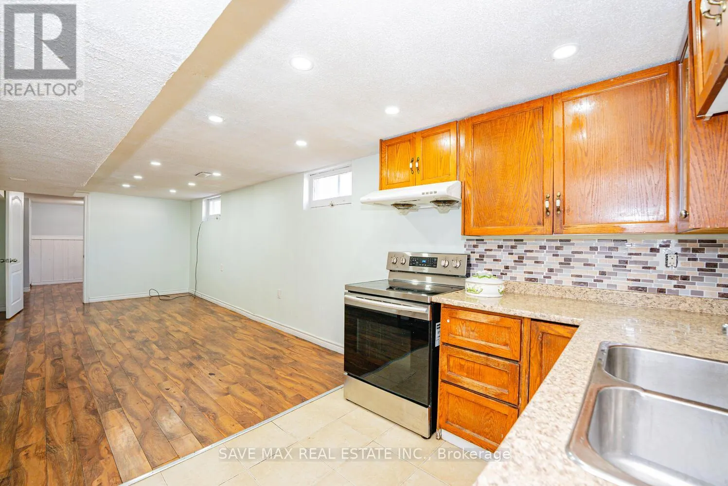 18 NORTHWOOD DRIVE