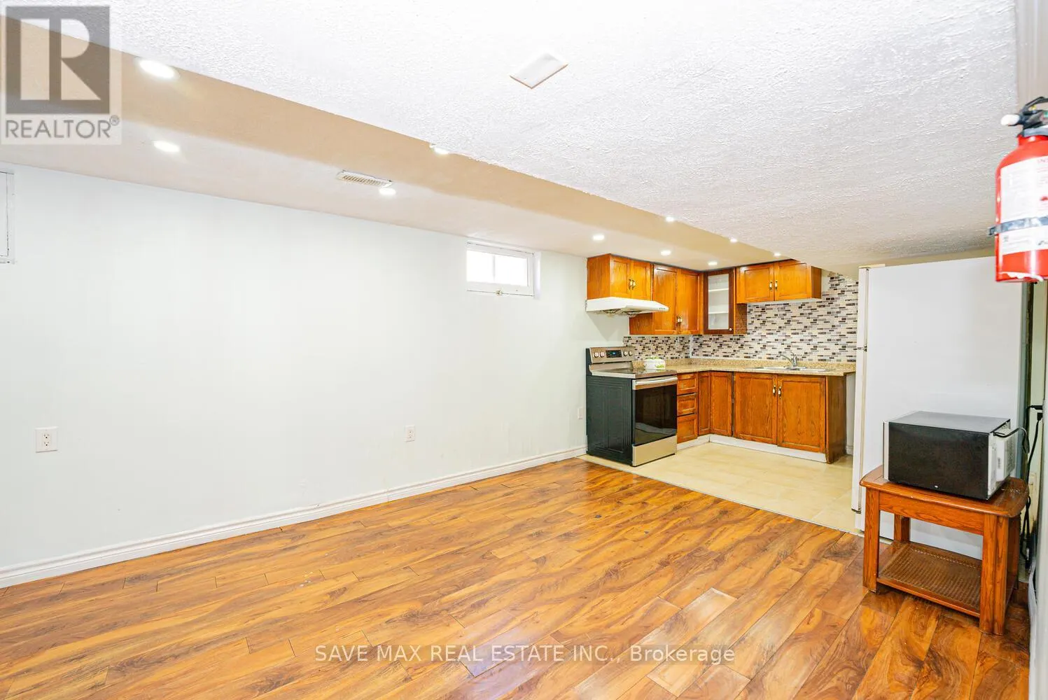 18 NORTHWOOD DRIVE